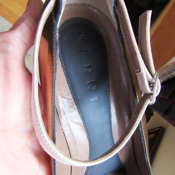 Great Pair of Marni High Heel Black & Gold Mary Jane Leather Heels SZ 39 or 8 US - Picture 6 of 7